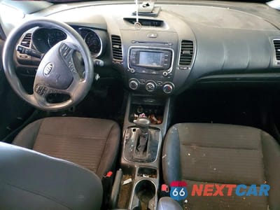 Zdjęcie 8 z 13 samochodu: 2017 KIA FORTE LX VIN:3KPFL4A74HE067370 - miniatura
