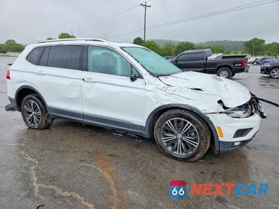 Czwarte zdjęcie samochodu z boku: 2019 VOLKSWAGEN TIGUAN SE VIN:3VV2B7AX5KM086673 - miniatura