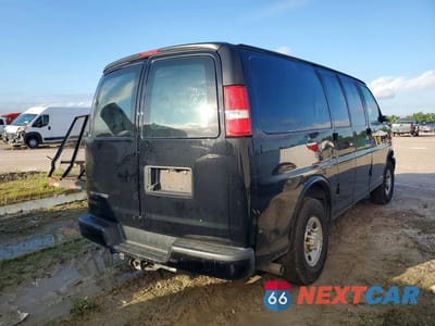 Trzecie zdjęcie samochodu z tyłu: 2020 CHEVROLET EXPRESS 2500 CARGO DELIVERY VAN VIN:1GCWGAFP5L1122948 - miniatura