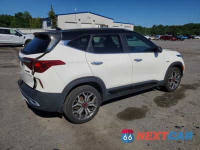 Trzecie zdjęcie samochodu z tyłu: 2021 KIA SELTOS SX VIN:KNDETCA23M7181803 - miniatura