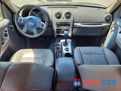 Zdjęcie 8 z 12 samochodu: 2006 JEEP LIBERTY VIN:1J4GK58K06W195531 - miniatura