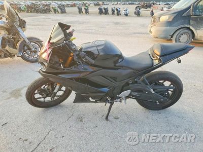 Trzecie zdjęcie samochodu z tyłu: 2019 YAMA YZF-R3 VIN:MH3RH18Y7KK001901 - miniatura