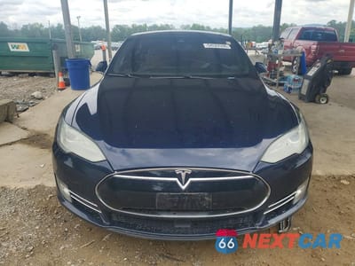 Piąte zdjęcie samochodu w środku: 2014 TESLA MODEL S VIN:5YJSA1H10EFP60852 - miniatura