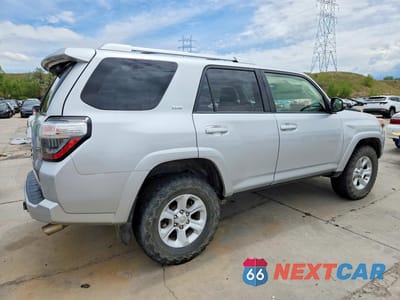Trzecie zdjęcie samochodu z tyłu: 2017 TOYOTA 4RUNNER SR5 PREMIUM VIN:JTEBU5JR4H5420636 - miniatura
