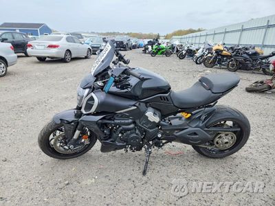 Trzecie zdjęcie samochodu z tyłu: 2023 DUCATI DIAVEL V4 VIN:ZDMGAR1W1PB000563 - miniatura