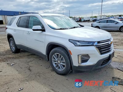 Czwarte zdjęcie samochodu z boku: 2022 CHEVROLET TRAVERSE LT VIN:1GNERGKW4NJ109009 - miniatura