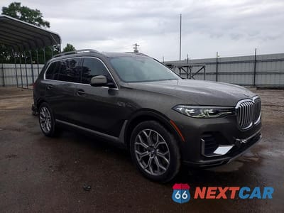 Czwarte zdjęcie samochodu z boku: 2021 BMW X7 XDRIVE40I VIN:5UXCW2C00M9G06579 - miniatura