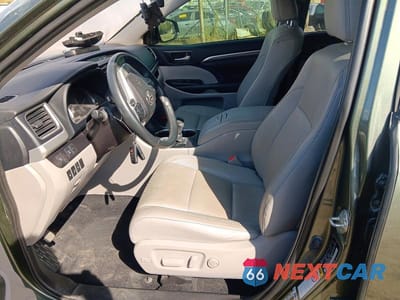 Zdjęcie 7 z 12 samochodu: 2019 TOYOTA HIGHLANDER HYBRID LIMITED PLATINUM VIN:5TDDGRFH3KS066816 - miniatura