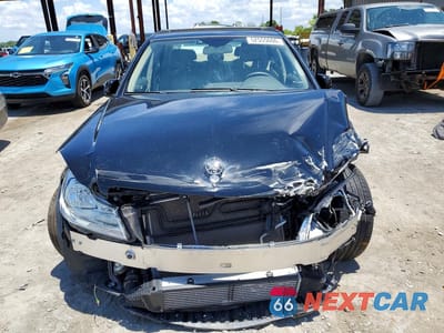 Piąte zdjęcie samochodu w środku: 2013 MERCEDES-BENZ C 250 VIN:WDDGF4HB1DR272462 - miniatura
