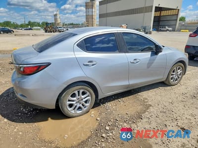 Trzecie zdjęcie samochodu z tyłu: 2018 TOYOTA YARIS IA BASE VIN:3MYDLBYV6JY321621 - miniatura