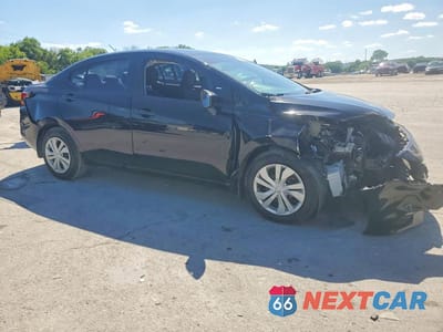 Czwarte zdjęcie samochodu z boku: 2020 NISSAN VERSA S VIN:3N1CN8DVXLL802536 - miniatura