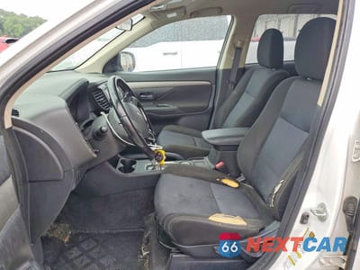 Zdjęcie 7 z 14 samochodu: 2016 MITSUBISHI OUTLANDER SE VIN:JA4AZ3A30GZ037876 - miniatura