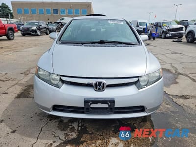 Piąte zdjęcie samochodu w środku: 2008 HONDA CIVIC LX VIN:1HGFA16528L000562 - miniatura
