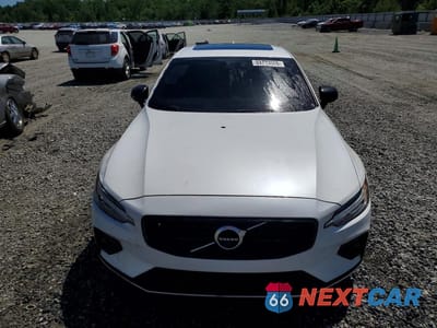 Piąte zdjęcie samochodu w środku: 2021 VOLVO S60 T5 R-DESIGN VIN:7JR102FM9MG092489 - miniatura