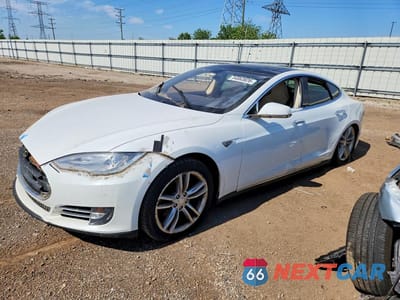 2013 TESLA MODEL S 5YJSA1CN1DFP13869 - główne zdjęcie licytacji z USA - miniatura