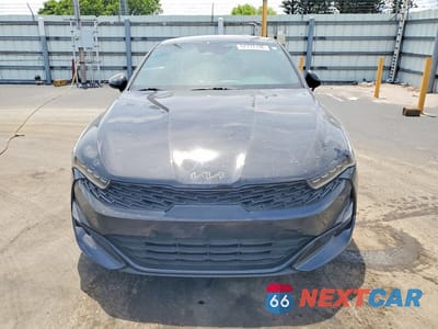 Piąte zdjęcie samochodu w środku: 2022 KIA K5 GT LINE VIN:5XXG64J25NG095441 - miniatura
