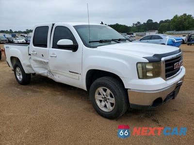 Czwarte zdjęcie samochodu z boku: 2007 GMC NEW SIERRA C1500 VIN:2GTEC13J671524761 - miniatura