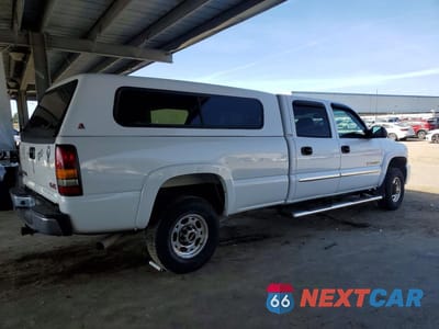 Trzecie zdjęcie samochodu z tyłu: 2005 GMC SIERRA C2500 HEAVY DUTY VIN:1GTHC23UX5F838609 - miniatura