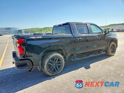 Trzecie zdjęcie samochodu z tyłu: 2021 CHEVROLET SILVERADO K1500 CUSTOM VIN:1GCPYBEKXMZ256869 - miniatura