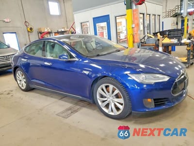 Czwarte zdjęcie samochodu z boku: 2015 TESLA MODEL S 70D VIN:5YJSA1S27FF090736 - miniatura