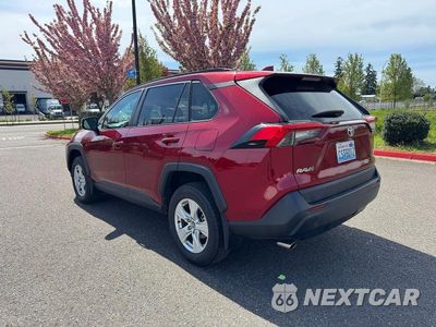 Trzecie zdjęcie samochodu z tyłu: 2020 TOYOTA RAV4 XLE VIN:2T3P1RFV0LW100800 - miniatura