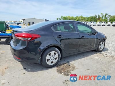Trzecie zdjęcie samochodu z tyłu: 2018 KIA FORTE LX VIN:3KPFK4A70JE283533 - miniatura