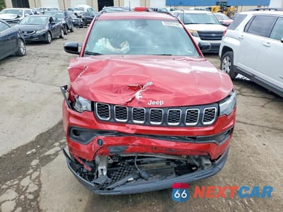 Piąte zdjęcie samochodu w środku: 2024 JEEP COMPASS LATITUDE VIN:3C4NJDBN8RT137965 - miniatura