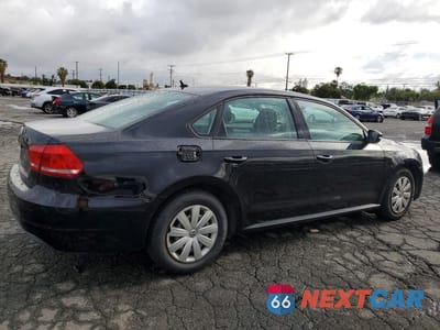 Trzecie zdjęcie samochodu z tyłu: 2013 VOLKSWAGEN PASSAT S VIN:1VWAP7A35DC071715 - miniatura