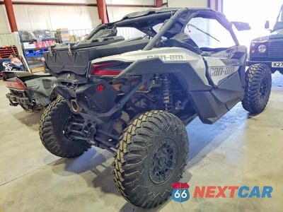 Czwarte zdjęcie samochodu z boku: 2023 CAN-AM MAVERICK X3 UTILITY VEHICLE VIN:3JBVGAY43PE004434 - miniatura