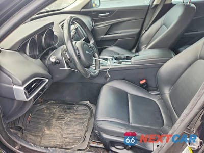Zdjęcie 7 z 12 samochodu: 2017 JAGUAR XE PREMIUM VIN:SAJAJ4BNXHA974898 - miniatura