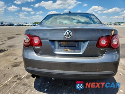 Zdjęcie 6 z 12 samochodu: 2010 VOLKSWAGEN JETTA S VIN:3VWJX7AJ9AM102537 - miniatura