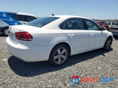 Trzecie zdjęcie samochodu z tyłu: 2013 VOLKSWAGEN PASSAT SE VIN:1VWBP7A33DC091319 - miniatura