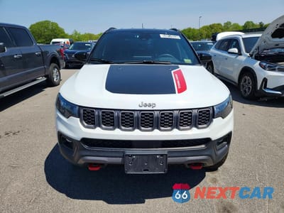 Piąte zdjęcie samochodu w środku: 2025 JEEP COMPASS TRAILHAWK VIN:3C4NJDDN2ST564044 - miniatura