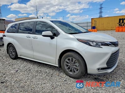 Czwarte zdjęcie samochodu z boku: 2024 TOYOTA SIENNA XLE VIN:5TDJRKEC0RS210973 - miniatura