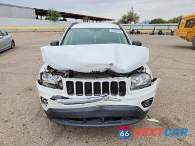 Piąte zdjęcie samochodu w środku: 2014 JEEP COMPASS SPORT VIN:1C4NJCBA7ED911582 - miniatura
