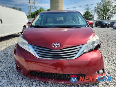 Piąte zdjęcie samochodu w środku: 2014 TOYOTA SIENNA XLE 8-PASSENGER VIN:5TDYK3DC5ES452680 - miniatura