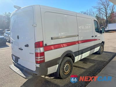 Czwarte zdjęcie samochodu z boku: 2018 MERCEDES-BENZ SPRINTER 2500 VIN:WD3PE7CD1JP631043 - miniatura