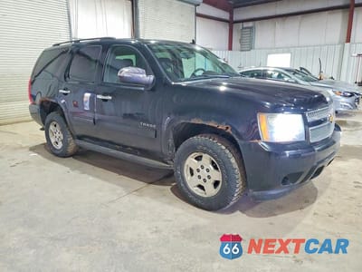 Czwarte zdjęcie samochodu z boku: 2011 CHEVROLET TAHOE K1500 LS VIN:1GNSKAE03BR233555 - miniatura