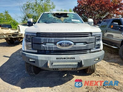 Piąte zdjęcie samochodu w środku: 2017 FORD F350 SUPER DUTY VIN:1FT8W3BTXHEC70023 - miniatura