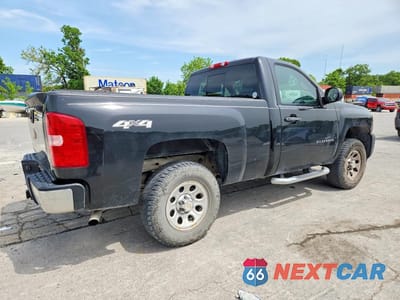 Trzecie zdjęcie samochodu z tyłu: 2011 CHEVROLET SILVERADO K1500 VIN:1GCNKPEX3BZ265153 - miniatura