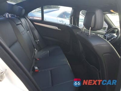 Zdjęcie 10 z 12 samochodu: 2014 MERCEDES-BENZ C VIN:WDDGF4HB9ER317603 - miniatura