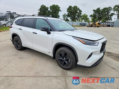 Czwarte zdjęcie samochodu z boku: 2024 TOYOTA HIGHLANDER HYBRID XLE NIGHTSHADE VIN:5TDKBRCHXRS642597 - miniatura