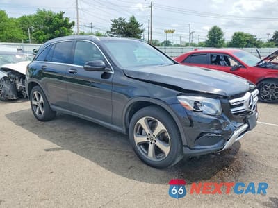 Czwarte zdjęcie samochodu z boku: 2019 MERCEDES-BENZ GLC 300 4MATIC VIN:WDC0G4KB2KF574255 - miniatura
