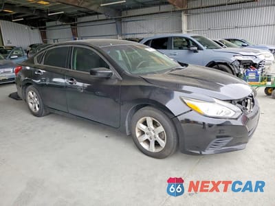 Czwarte zdjęcie samochodu z boku: 2016 NISSAN ALTIMA 2.5 S VIN:1N4AL3AP5GN325786 - miniatura
