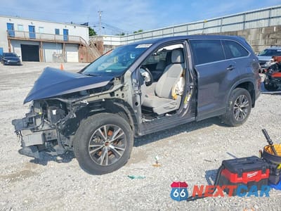 2019 TOYOTA HIGHLANDER LE 5TDZARFH4KS044573 - główne zdjęcie licytacji z USA - miniatura