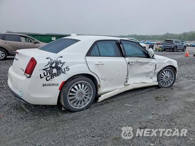 Trzecie zdjęcie samochodu z tyłu: 2016 CHRYSLER 300 S VIN:2C3CCABG5GH135067 - miniatura