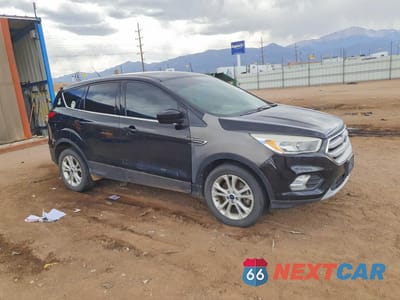 Czwarte zdjęcie samochodu z boku: 2017 FORD ESCAPE SE VIN:1FMCU9GD5HUB60664 - miniatura