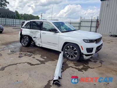 Czwarte zdjęcie samochodu z boku: 2022 JEEP GRAND CHEROKEE OVERLAND VIN:1C4RJHDG0N8561883 - miniatura