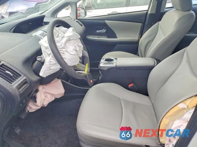 Zdjęcie 7 z 13 samochodu: 2017 TOYOTA PRIUS V THREE VIN:JTDZN3EU9HJ065800 - miniatura