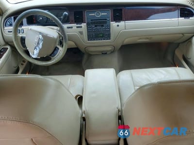 Zdjęcie 8 z 12 samochodu: 2007 LINCOLN TOWN CAR SIGNATURE VIN:1LNHM81V67Y608533 - miniatura